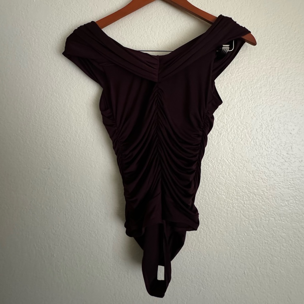EXPRESS Ruched Off the Shoulder Bodysuit - Picture 4 of 4